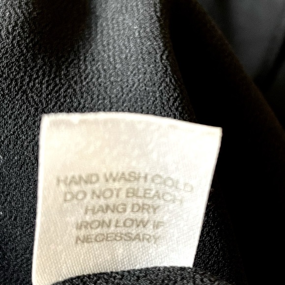 Black sleeveless blouse with ruffle, size Large. - Picture 4 of 4